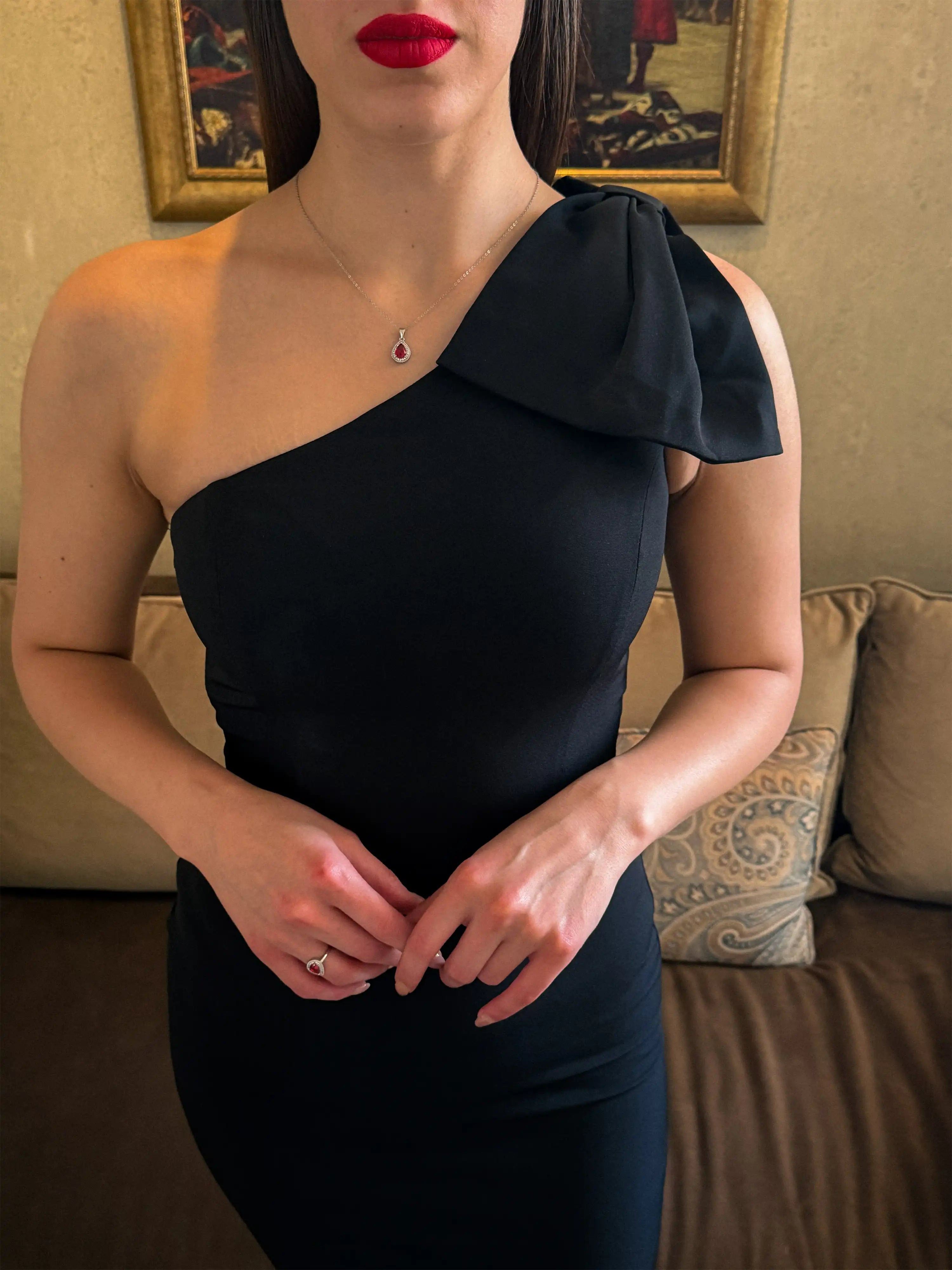 The Velvet Crimson Necklace